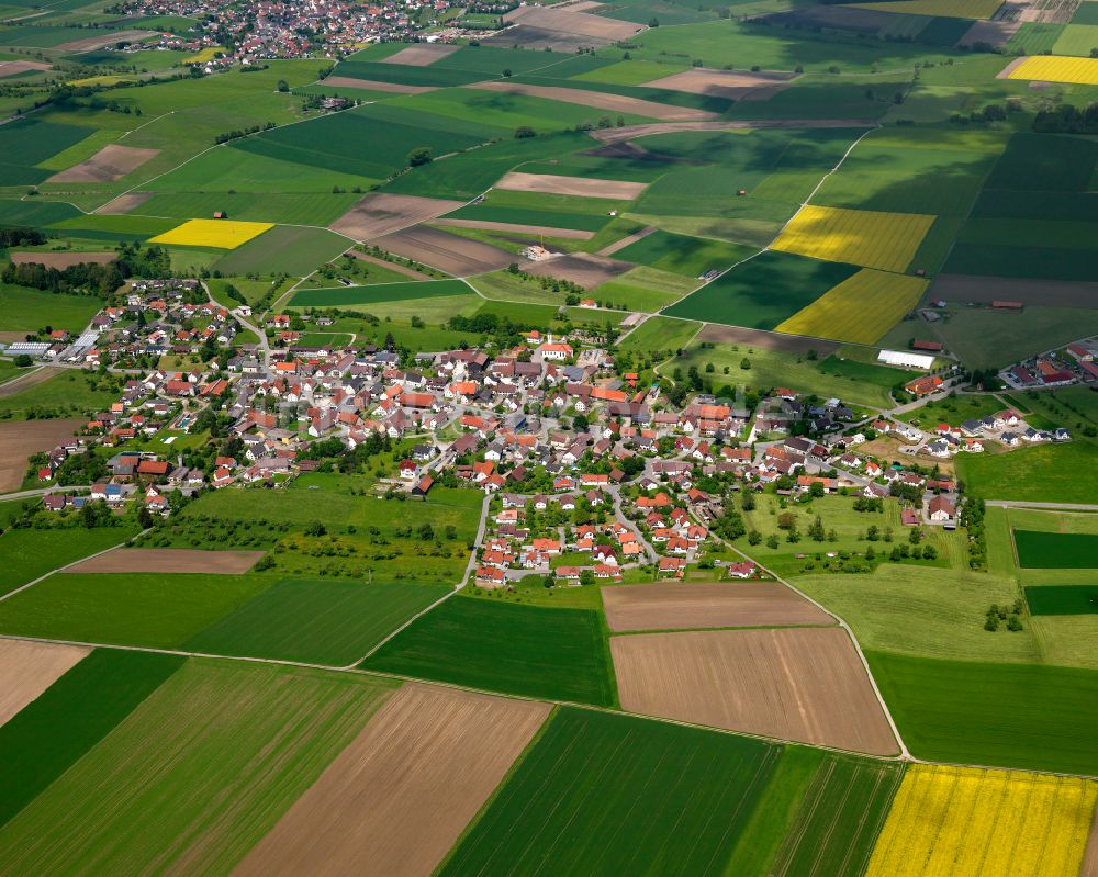 Luftbild Altheim - Ortsansicht am Rande von landwirtschaftlichen Feldern in Altheim im Bundesland Baden-Württemberg, Deutschland