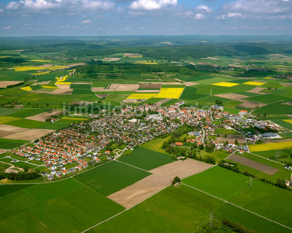 Altheim aus der Vogelperspektive: Ortsansicht am Rande von landwirtschaftlichen Feldern in Altheim im Bundesland Baden-Württemberg, Deutschland