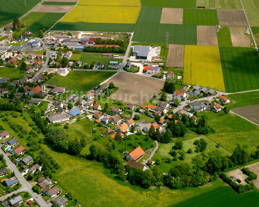 Luftbild Altheim - Ortsansicht am Rande von landwirtschaftlichen Feldern in Altheim im Bundesland Baden-Württemberg, Deutschland