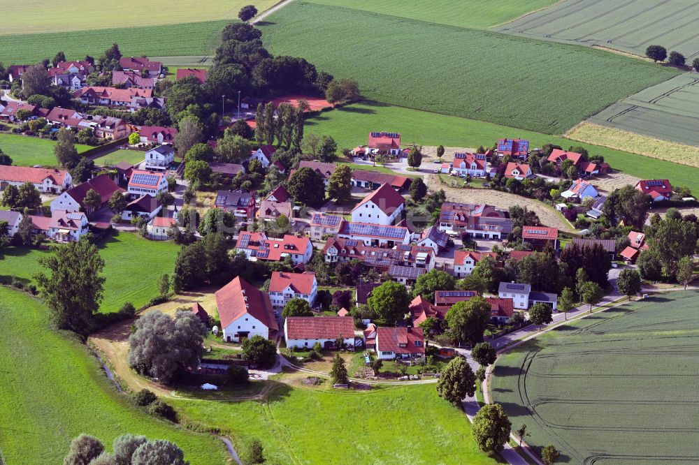 Luftaufnahme Altomünster - Ortsansicht am Rande von landwirtschaftlichen Feldern in Altomünster im Bundesland Bayern, Deutschland