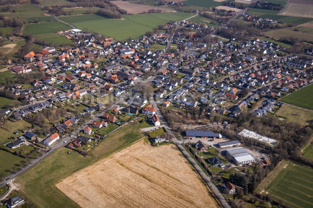 Luftbild Ampen - Ortsansicht am Rande von landwirtschaftlichen Feldern in Ampen im Bundesland Nordrhein-Westfalen, Deutschland