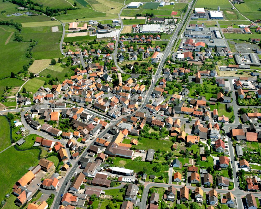 Angersbach von oben - Ortsansicht am Rande von landwirtschaftlichen Feldern in Angersbach im Bundesland Hessen, Deutschland