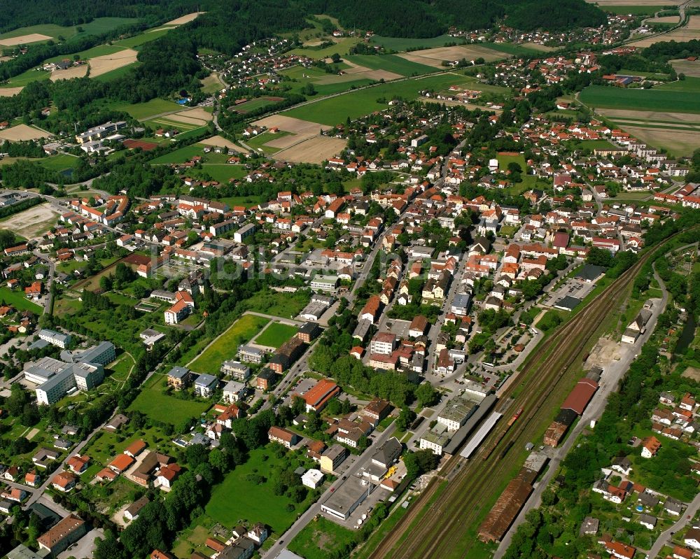 Luftaufnahme Antersdorf - Ortsansicht am Rande von landwirtschaftlichen Feldern in Antersdorf im Bundesland Bayern, Deutschland