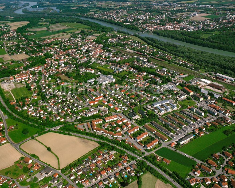 Antersdorf von oben - Ortsansicht am Rande von landwirtschaftlichen Feldern in Antersdorf im Bundesland Bayern, Deutschland