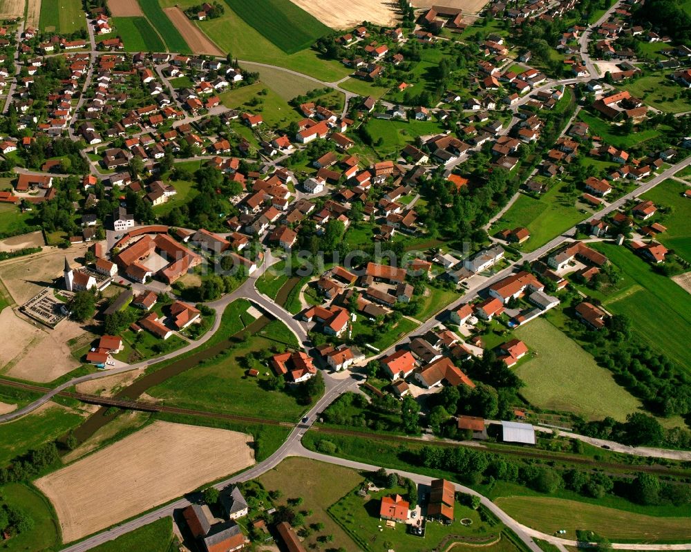 Luftbild Anzenkirchen - Ortsansicht am Rande von landwirtschaftlichen Feldern in Anzenkirchen im Bundesland Bayern, Deutschland