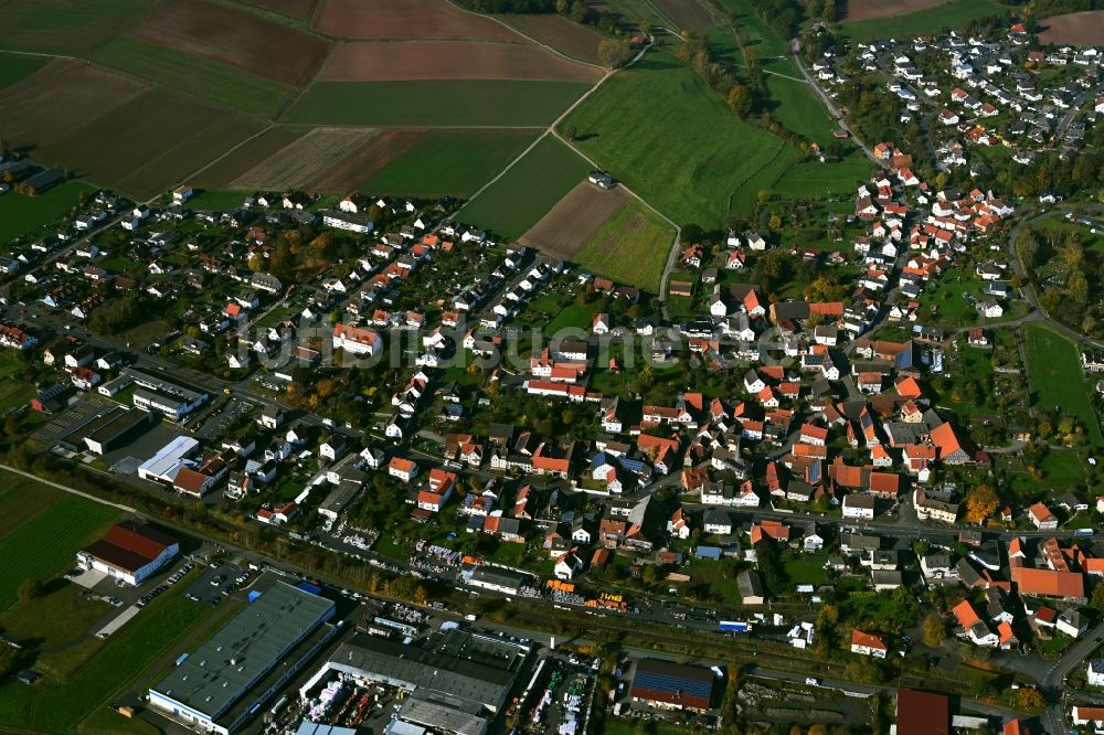 Luftbild Asbach - Ortsansicht am Rande von landwirtschaftlichen Feldern in Asbach im Bundesland Hessen, Deutschland