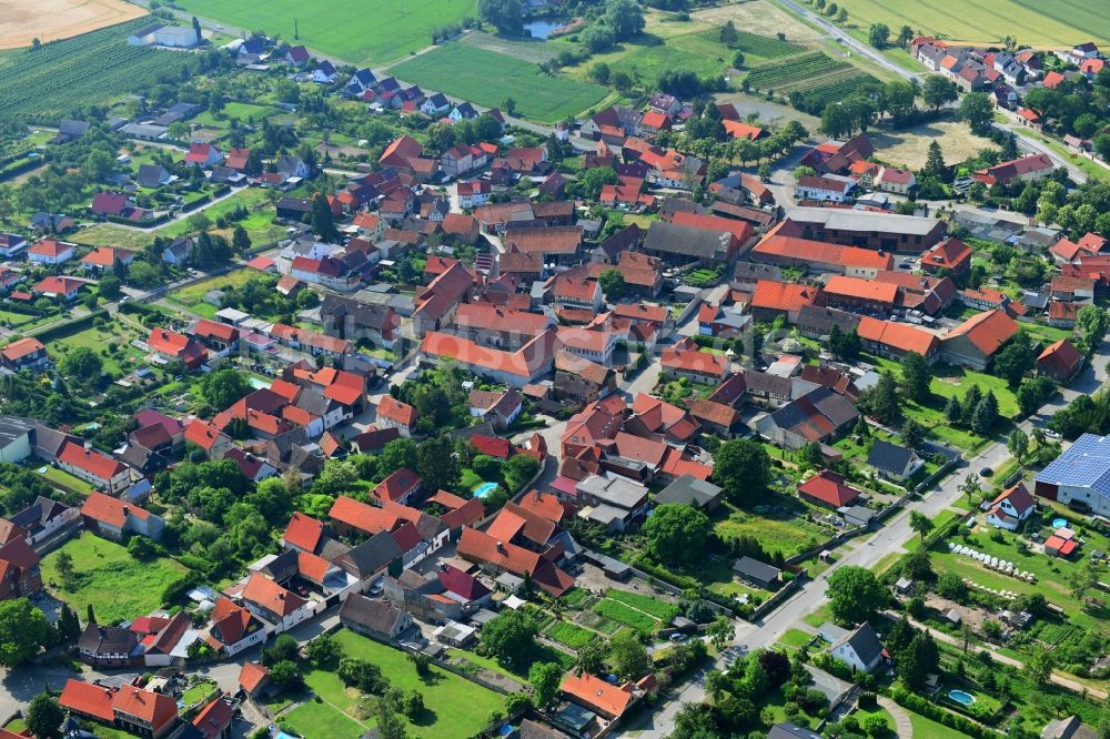 Luftbild Aspenstedt - Ortsansicht am Rande von landwirtschaftlichen Feldern in Aspenstedt im Bundesland Sachsen-Anhalt, Deutschland