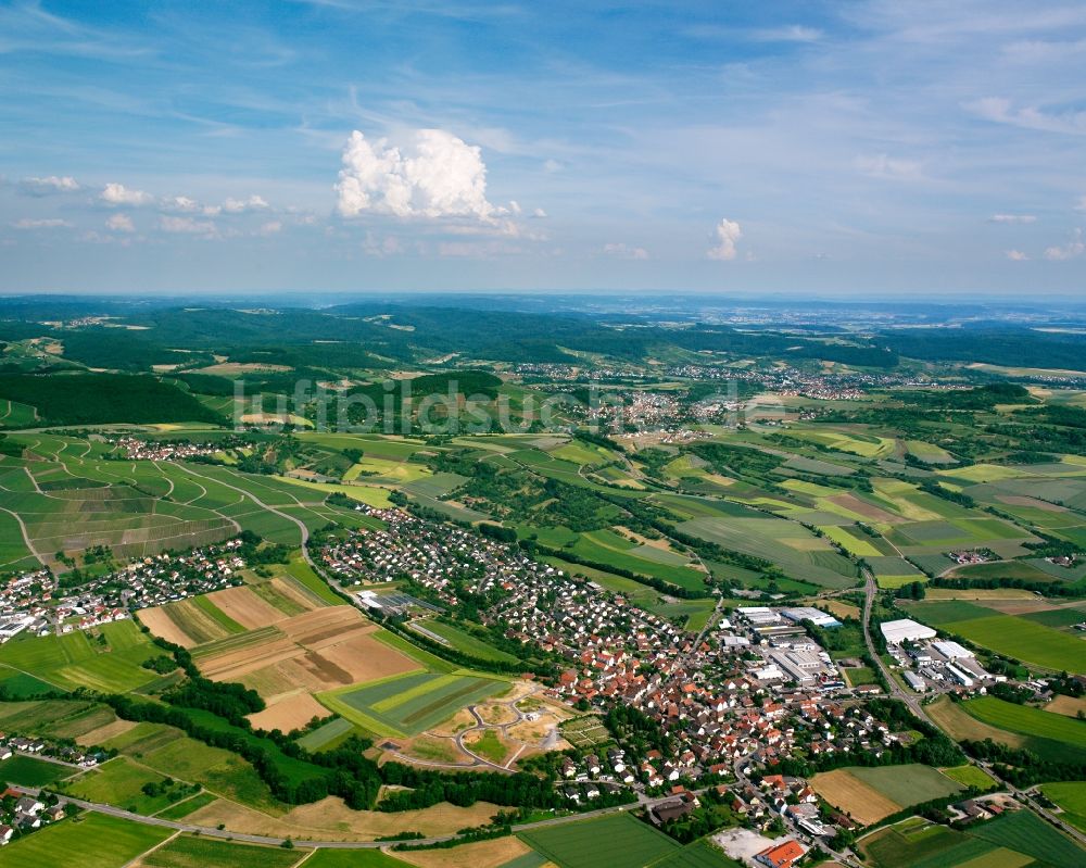 Auenstein aus der Vogelperspektive: Ortsansicht am Rande von landwirtschaftlichen Feldern in Auenstein im Bundesland Baden-Württemberg, Deutschland