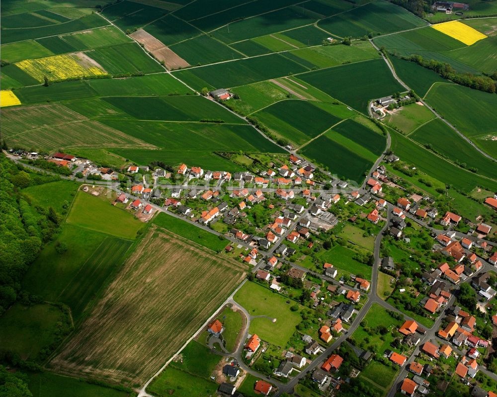 Luftaufnahme Ausbach - Ortsansicht am Rande von landwirtschaftlichen Feldern in Ausbach im Bundesland Hessen, Deutschland