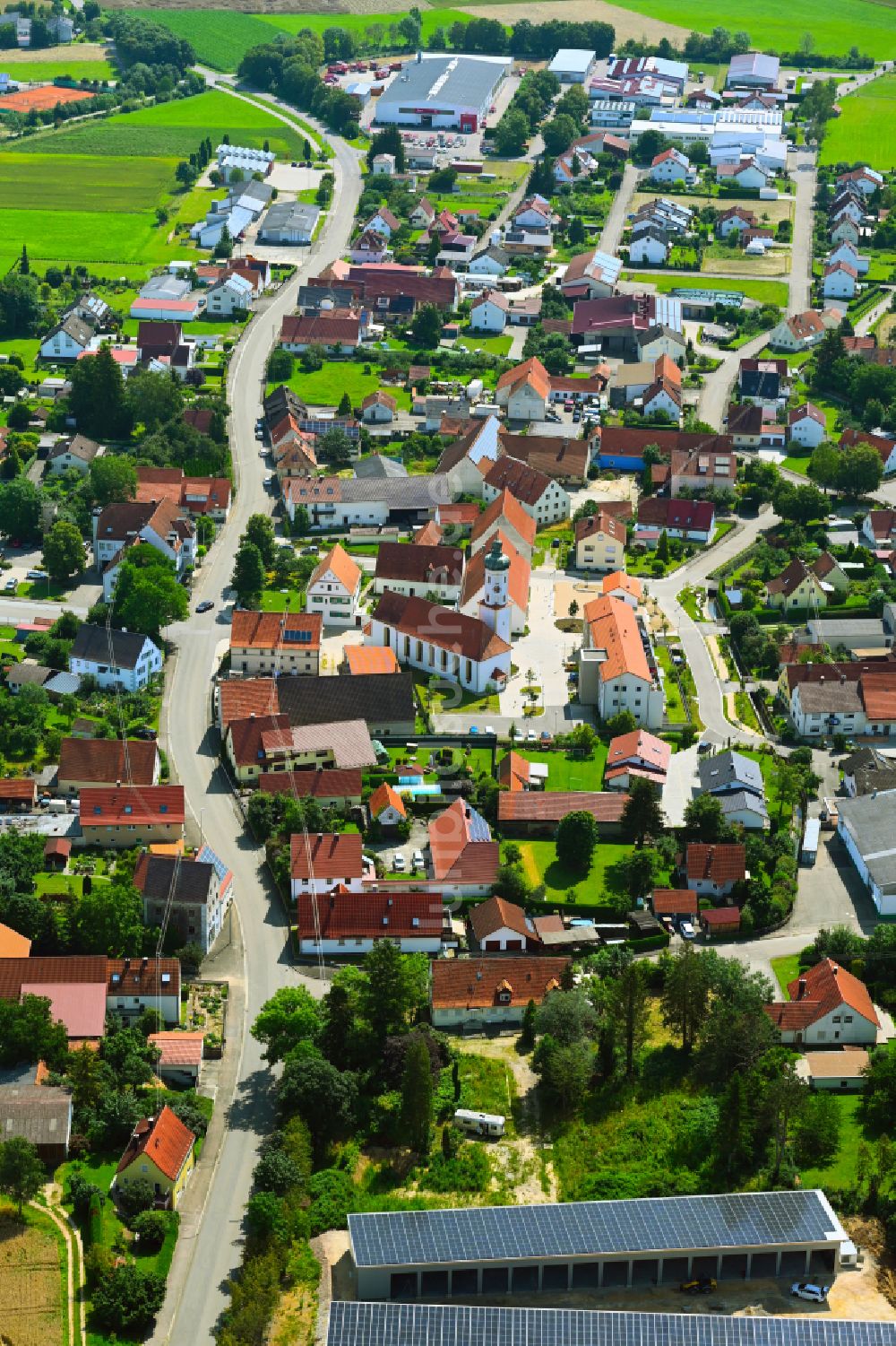 Luftbild Bachhagel - Ortsansicht am Rande von landwirtschaftlichen Feldern in Bachhagel im Bundesland Bayern, Deutschland