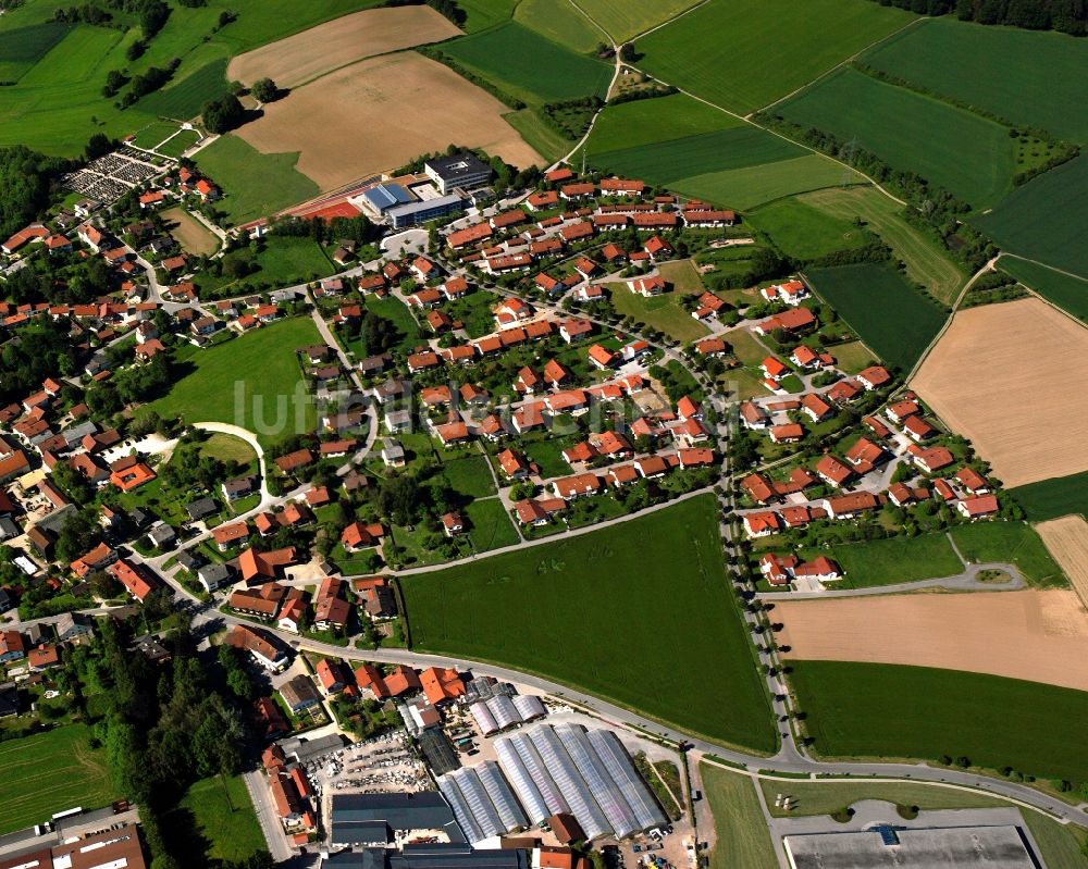 Luftbild Bad Birnbach - Ortsansicht am Rande von landwirtschaftlichen Feldern in Bad Birnbach im Bundesland Bayern, Deutschland