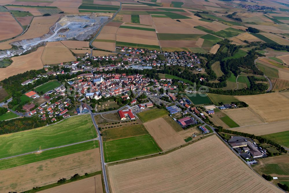 Luftaufnahme Baldersheim - Ortsansicht am Rande von landwirtschaftlichen Feldern in Baldersheim im Bundesland Bayern, Deutschland