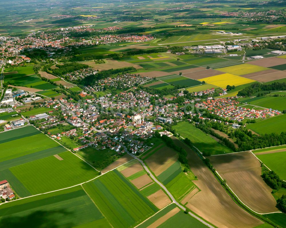 Luftaufnahme Baustetten - Ortsansicht am Rande von landwirtschaftlichen Feldern in Baustetten im Bundesland Baden-Württemberg, Deutschland