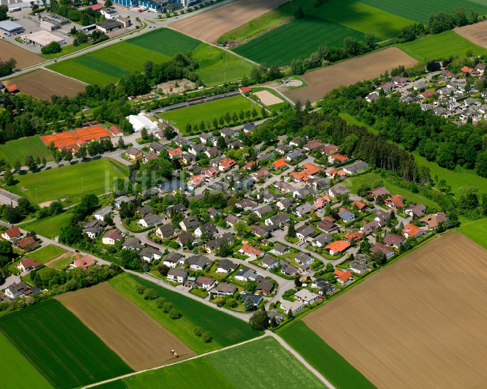 Luftbild Baustetten - Ortsansicht am Rande von landwirtschaftlichen Feldern in Baustetten im Bundesland Baden-Württemberg, Deutschland