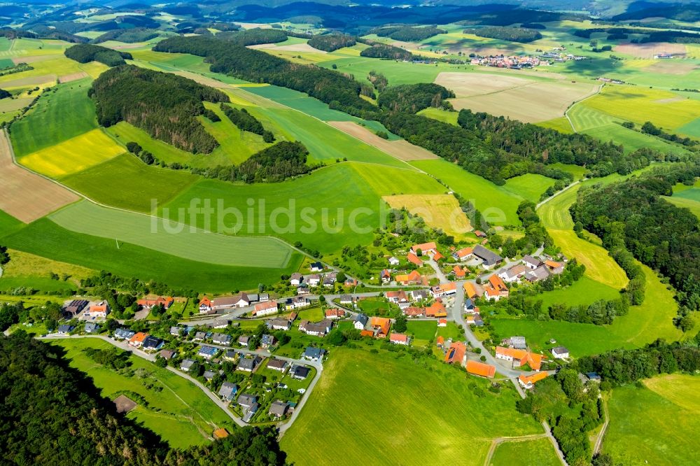 Luftbild Benkhausen - Ortsansicht am Rande von landwirtschaftlichen Feldern in Benkhausen im Bundesland Hessen, Deutschland