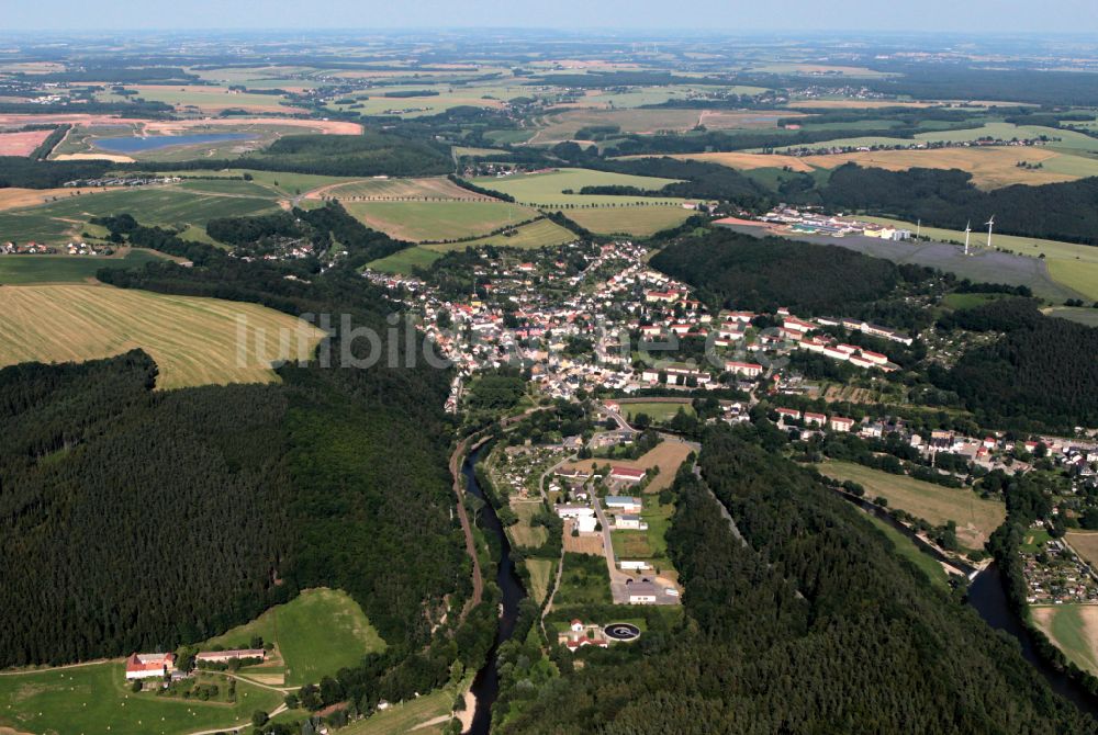 Berga aus der Vogelperspektive: Ortsansicht am Rande von landwirtschaftlichen Feldern in Berga im Bundesland Thüringen, Deutschland