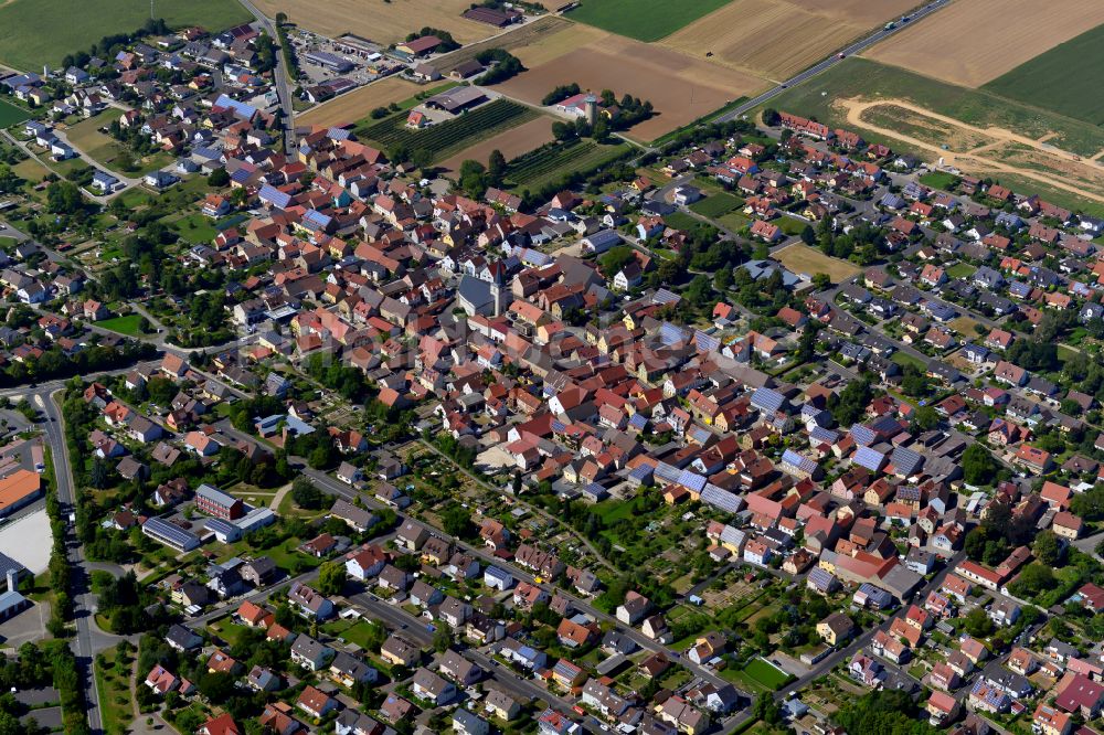 Bergtheim von oben - Ortsansicht am Rande von landwirtschaftlichen Feldern in Bergtheim im Bundesland Bayern, Deutschland