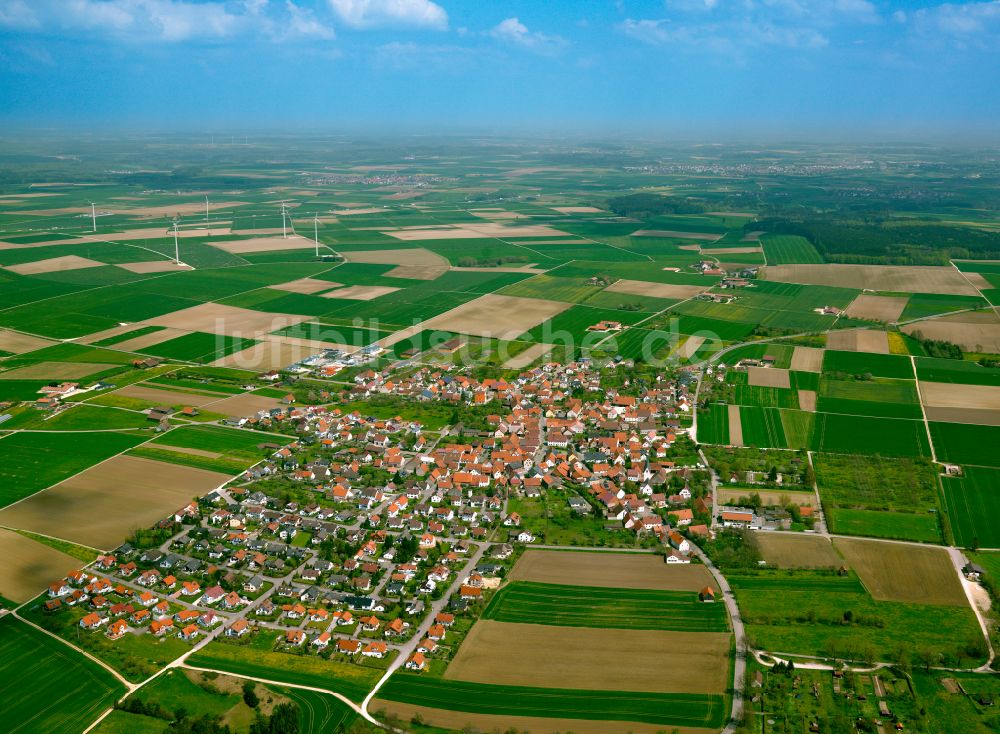 Luftbild Bermaringen - Ortsansicht am Rande von landwirtschaftlichen Feldern in Bermaringen im Bundesland Baden-Württemberg, Deutschland