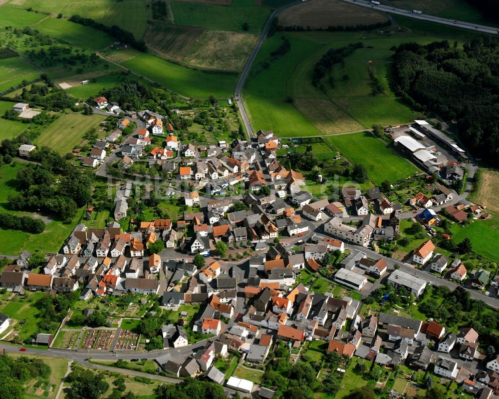 Bersrod aus der Vogelperspektive: Ortsansicht am Rande von landwirtschaftlichen Feldern in Bersrod im Bundesland Hessen, Deutschland