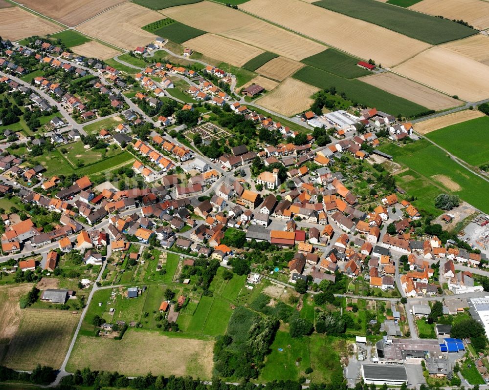 Luftaufnahme Berwangen - Ortsansicht am Rande von landwirtschaftlichen Feldern in Berwangen im Bundesland Baden-Württemberg, Deutschland