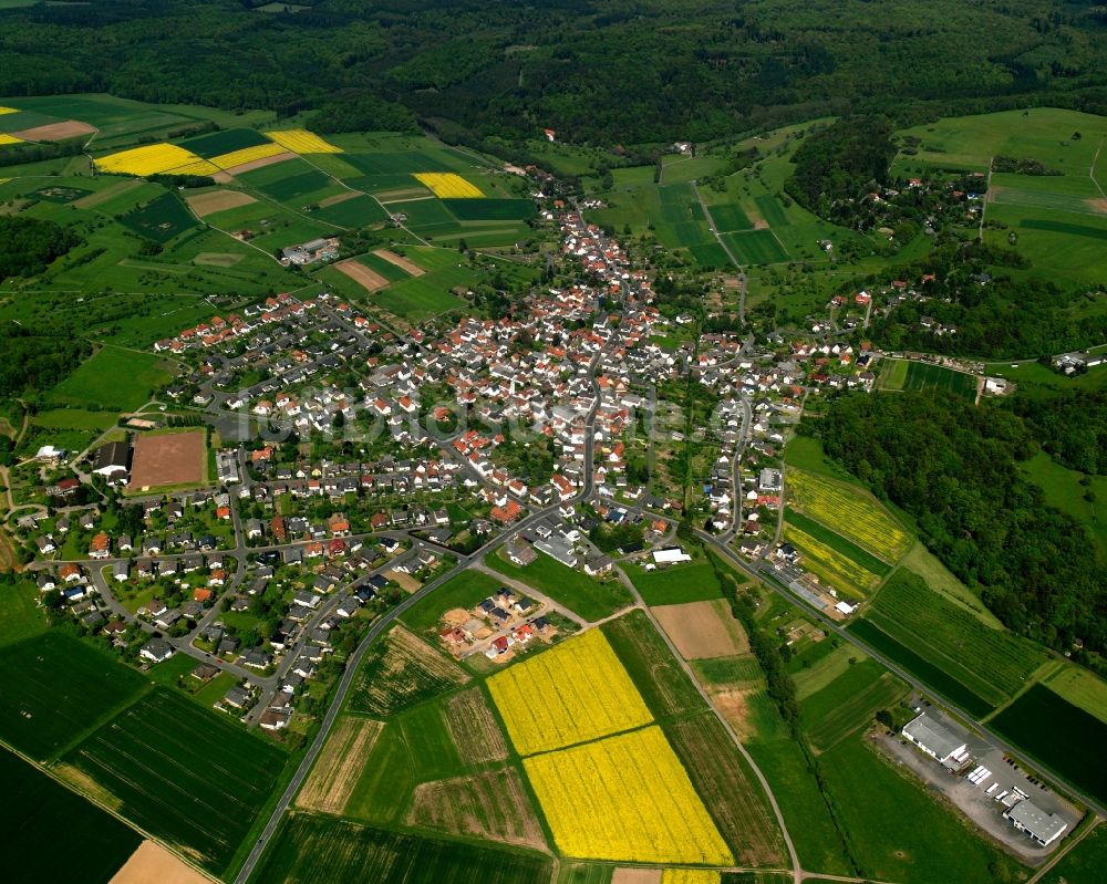 Luftaufnahme Beuern - Ortsansicht am Rande von landwirtschaftlichen Feldern in Beuern im Bundesland Hessen, Deutschland