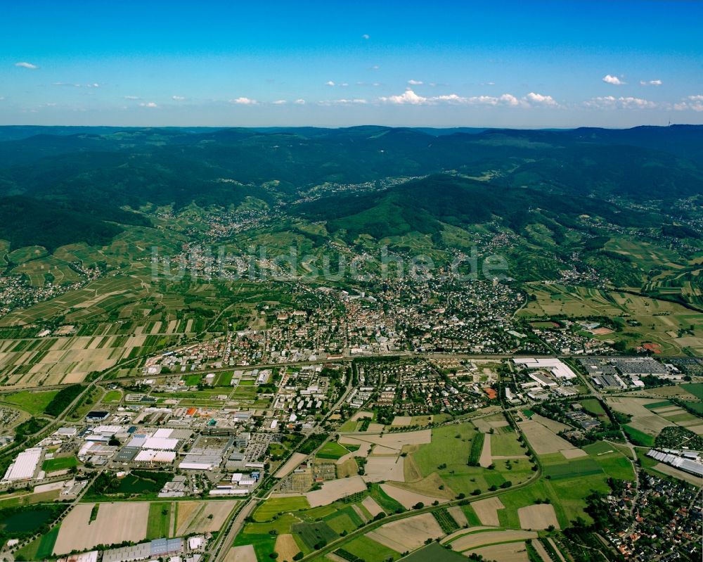 Bühl aus der Vogelperspektive: Ortsansicht am Rande von landwirtschaftlichen Feldern in Bühl im Bundesland Baden-Württemberg, Deutschland