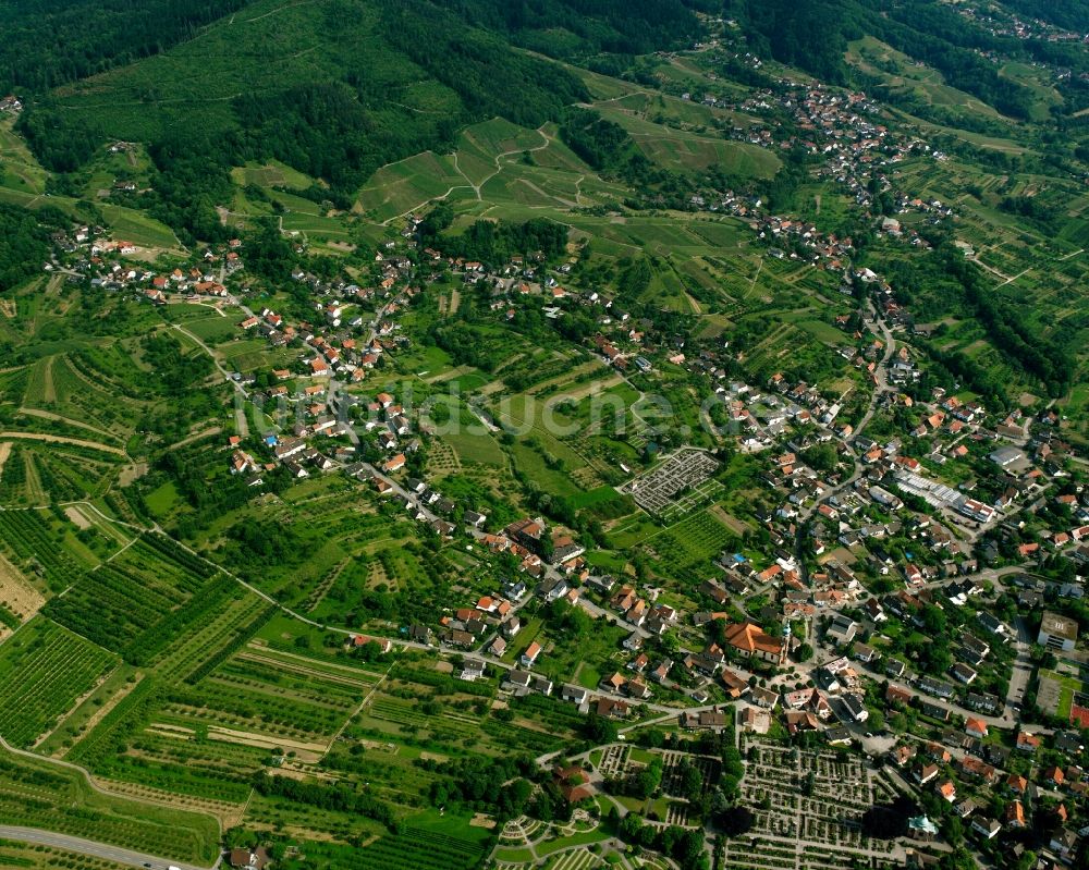 Bühl von oben - Ortsansicht am Rande von landwirtschaftlichen Feldern in Bühl im Bundesland Baden-Württemberg, Deutschland