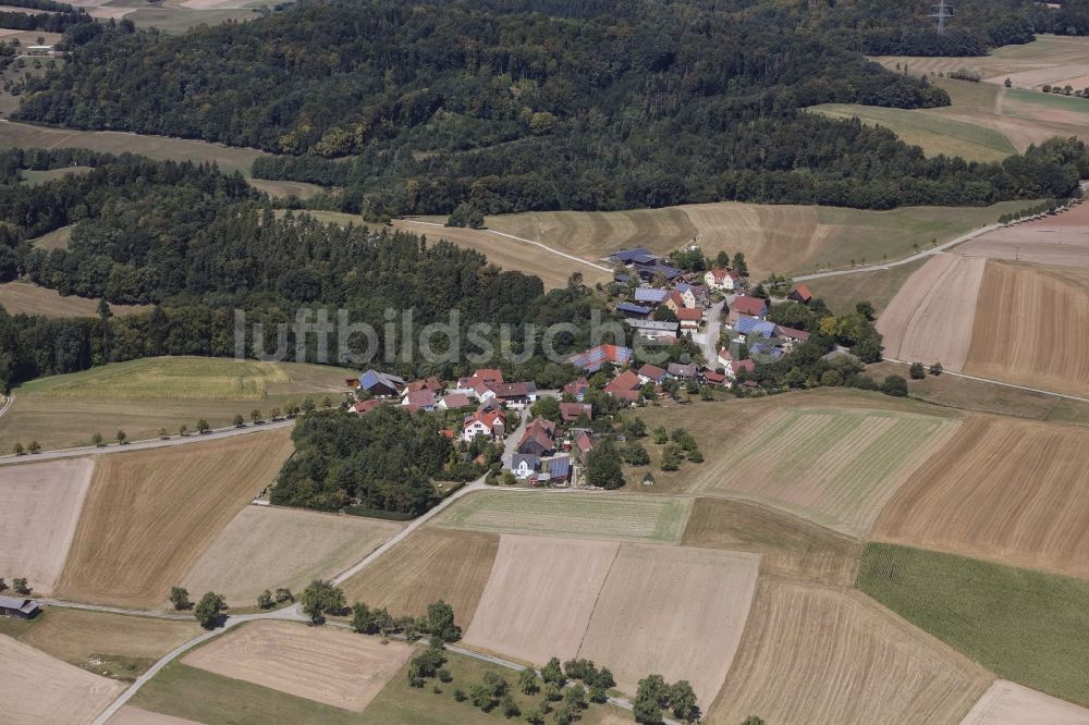 Bühlertann aus der Vogelperspektive: Ortsansicht am Rande von landwirtschaftlichen Feldern in Bühlertann im Bundesland Baden-Württemberg, Deutschland