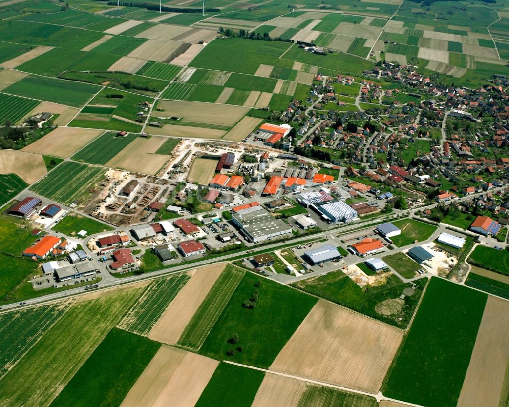 Böhmenkirch aus der Vogelperspektive: Ortsansicht am Rande von landwirtschaftlichen Feldern in Böhmenkirch im Bundesland Baden-Württemberg, Deutschland