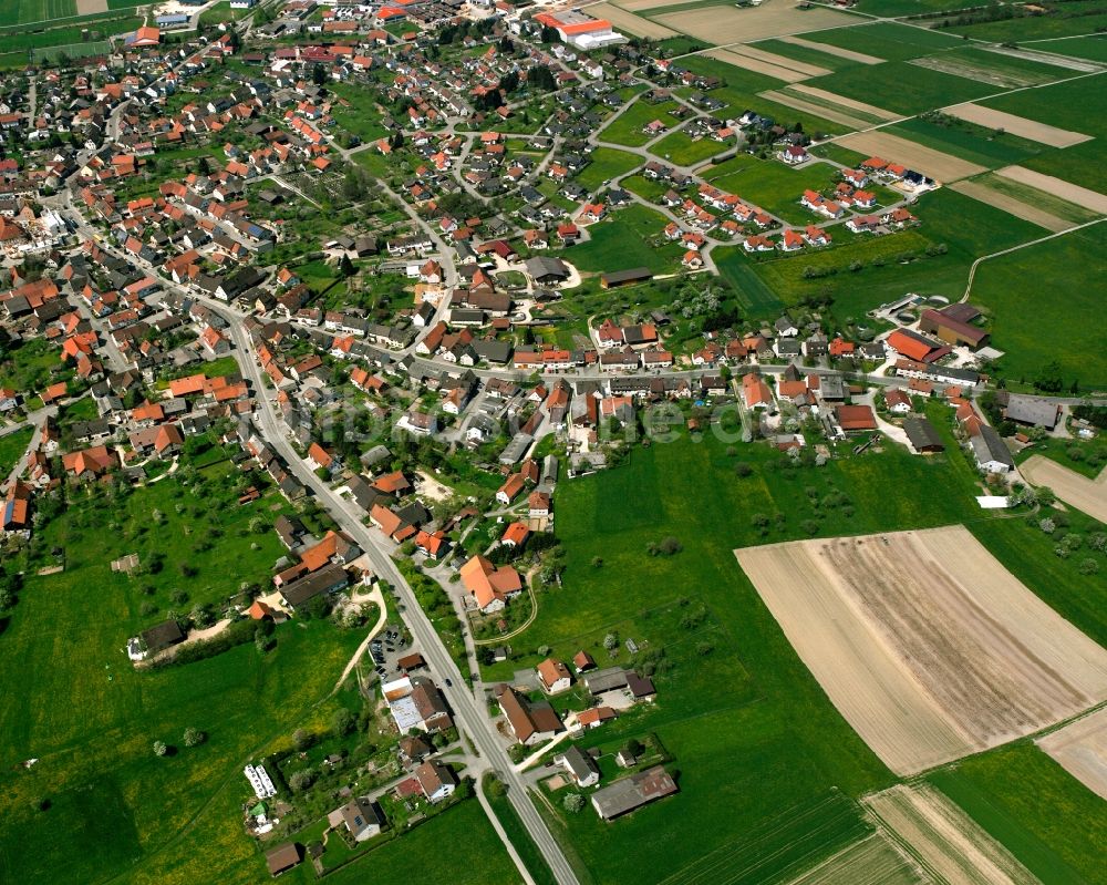 Luftbild Böhmenkirch - Ortsansicht am Rande von landwirtschaftlichen Feldern in Böhmenkirch im Bundesland Baden-Württemberg, Deutschland