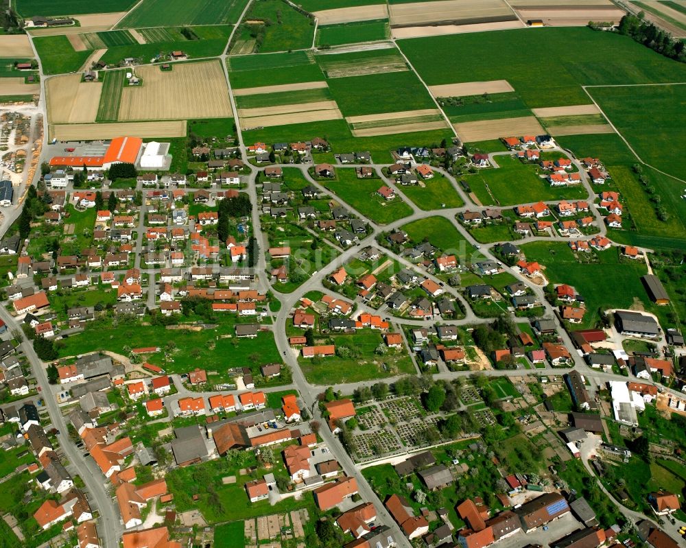 Böhmenkirch von oben - Ortsansicht am Rande von landwirtschaftlichen Feldern in Böhmenkirch im Bundesland Baden-Württemberg, Deutschland