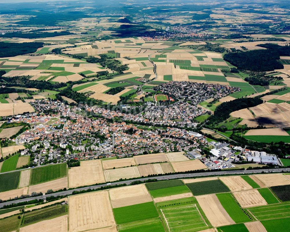 Biberach aus der Vogelperspektive: Ortsansicht am Rande von landwirtschaftlichen Feldern in Biberach im Bundesland Baden-Württemberg, Deutschland