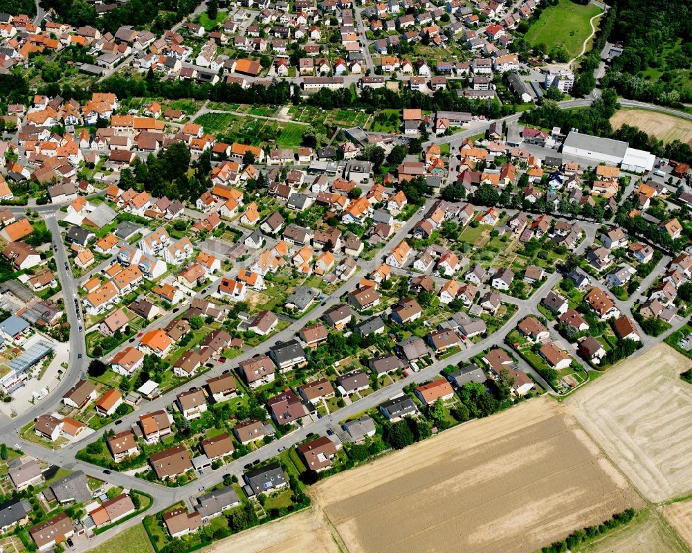 Biberach von oben - Ortsansicht am Rande von landwirtschaftlichen Feldern in Biberach im Bundesland Baden-Württemberg, Deutschland