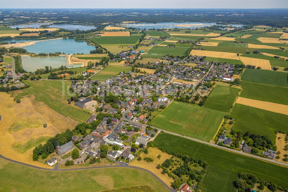 Luftbild Bislich - Ortsansicht am Rande von landwirtschaftlichen Feldern in Bislich im Bundesland Nordrhein-Westfalen, Deutschland