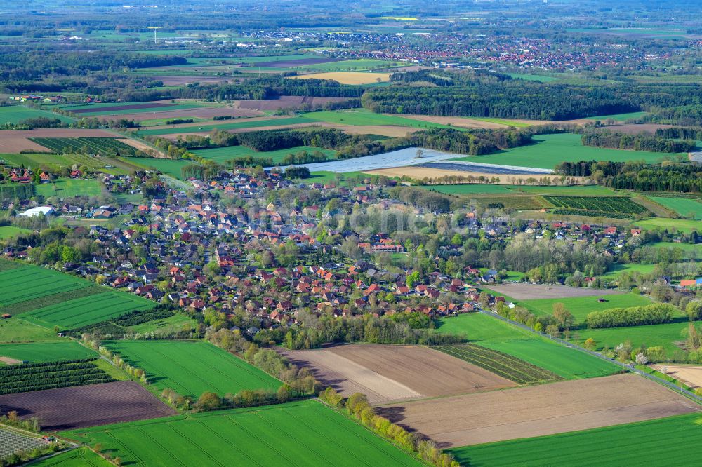 Bliedersdorf von oben - Ortsansicht am Rande von landwirtschaftlichen Feldern in Bliedersdorf im Bundesland Niedersachsen, Deutschland