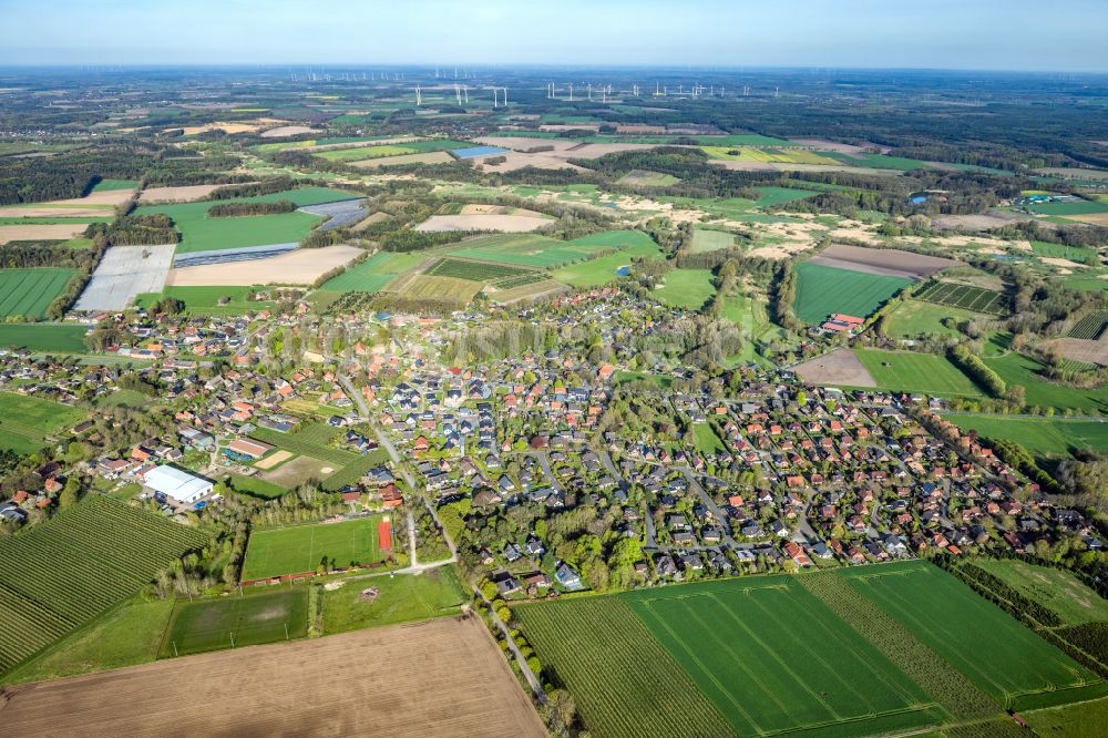 Luftaufnahme Bliedersdorf - Ortsansicht am Rande von landwirtschaftlichen Feldern in Bliedersdorf im Bundesland Niedersachsen, Deutschland