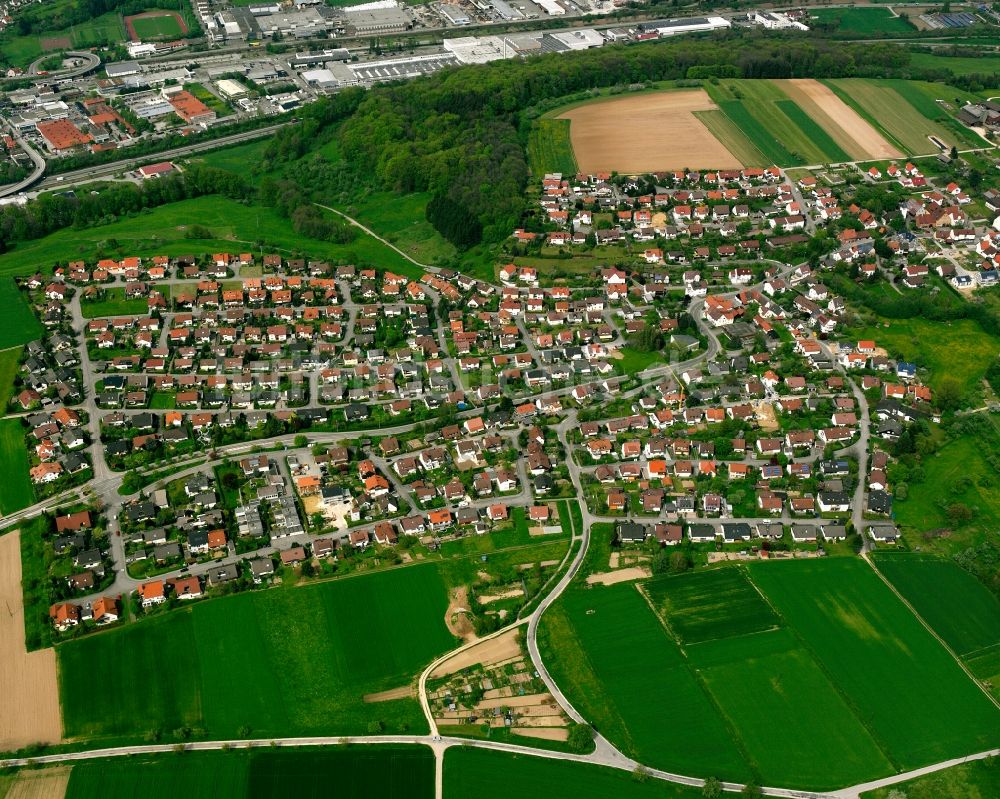 Bünzwangen aus der Vogelperspektive: Ortsansicht am Rande von landwirtschaftlichen Feldern in Bünzwangen im Bundesland Baden-Württemberg, Deutschland