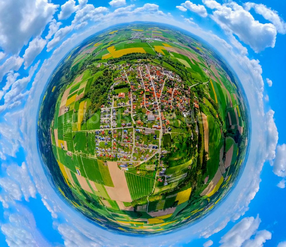 Borgholz von oben - Ortsansicht am Rande von landwirtschaftlichen Feldern in Borgholz im Bundesland Nordrhein-Westfalen, Deutschland