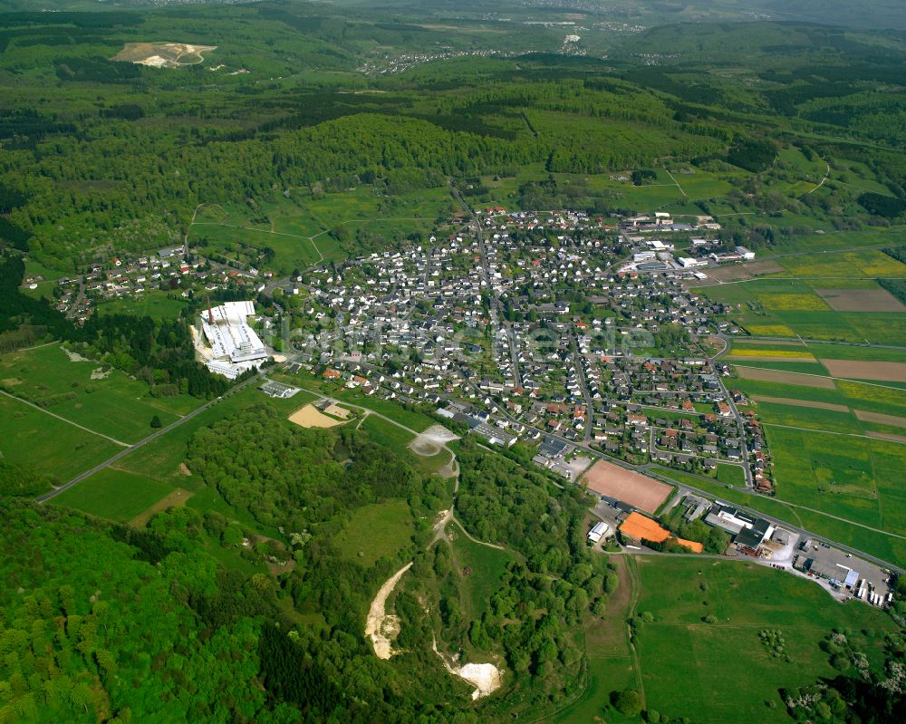 Luftaufnahme Breitscheid - Ortsansicht am Rande von landwirtschaftlichen Feldern in Breitscheid im Bundesland Hessen, Deutschland