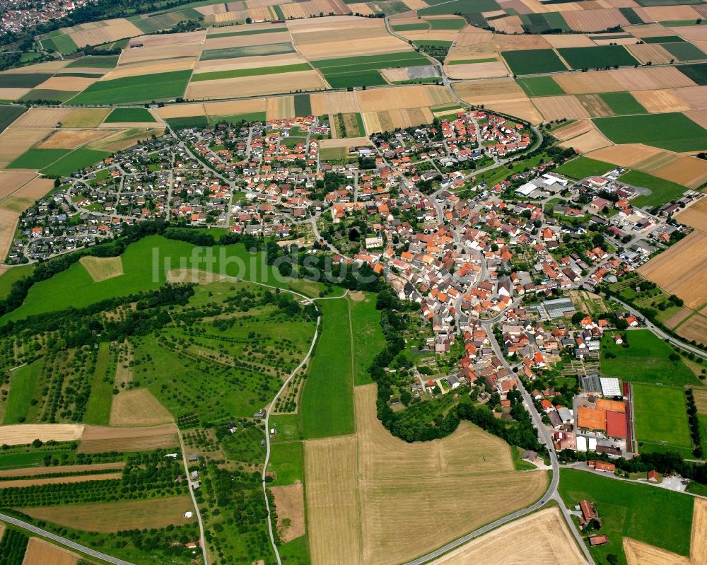 Brettach von oben - Ortsansicht am Rande von landwirtschaftlichen Feldern in Brettach im Bundesland Baden-Württemberg, Deutschland