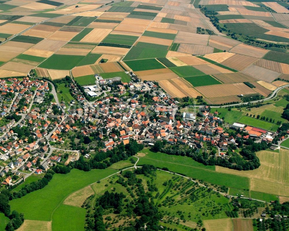 Brettach aus der Vogelperspektive: Ortsansicht am Rande von landwirtschaftlichen Feldern in Brettach im Bundesland Baden-Württemberg, Deutschland