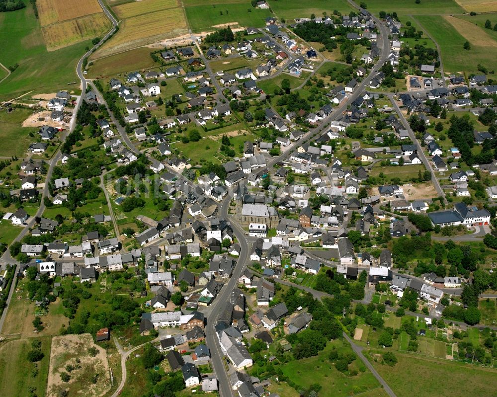 Luftbild Bundenbach - Ortsansicht am Rande von landwirtschaftlichen Feldern in Bundenbach im Bundesland Rheinland-Pfalz, Deutschland
