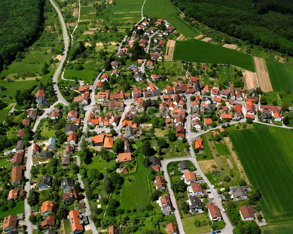 Luftaufnahme Buoch - Ortsansicht am Rande von landwirtschaftlichen Feldern in Buoch im Bundesland Baden-Württemberg, Deutschland