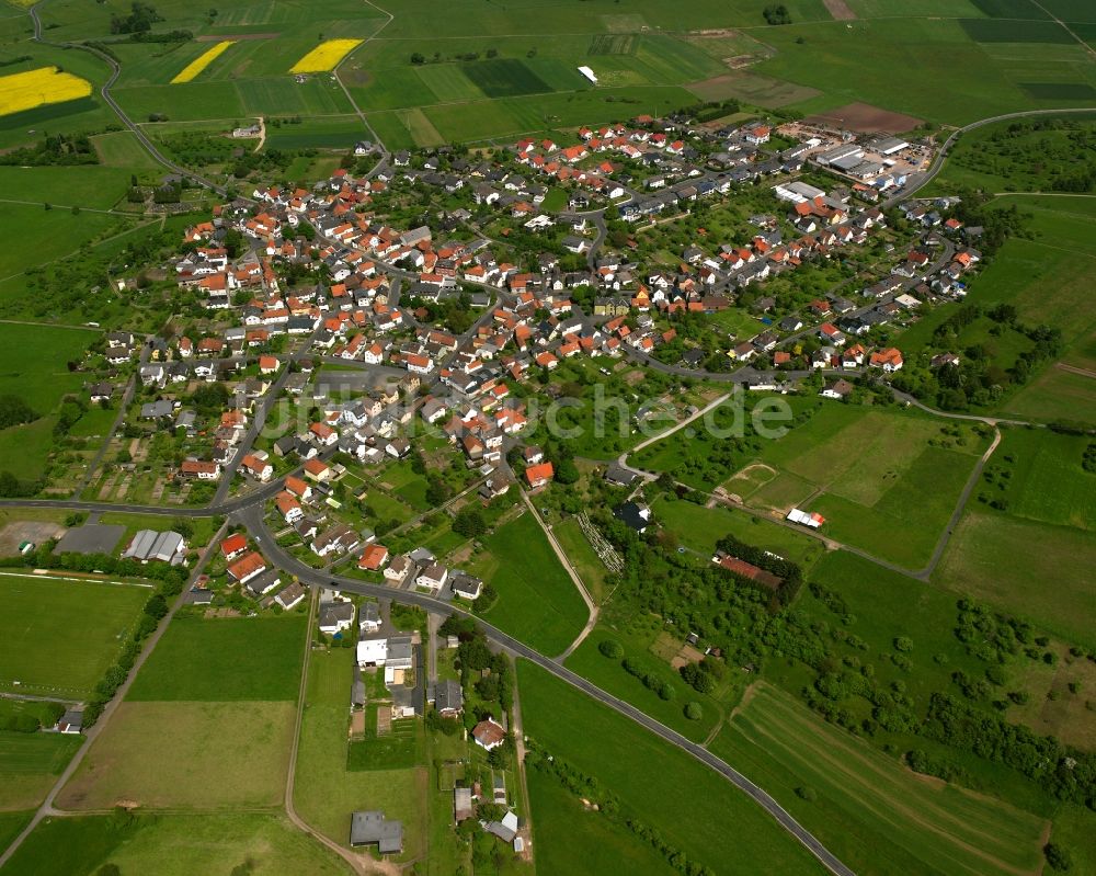 Burkhardsfelden von oben - Ortsansicht am Rande von landwirtschaftlichen Feldern in Burkhardsfelden im Bundesland Hessen, Deutschland