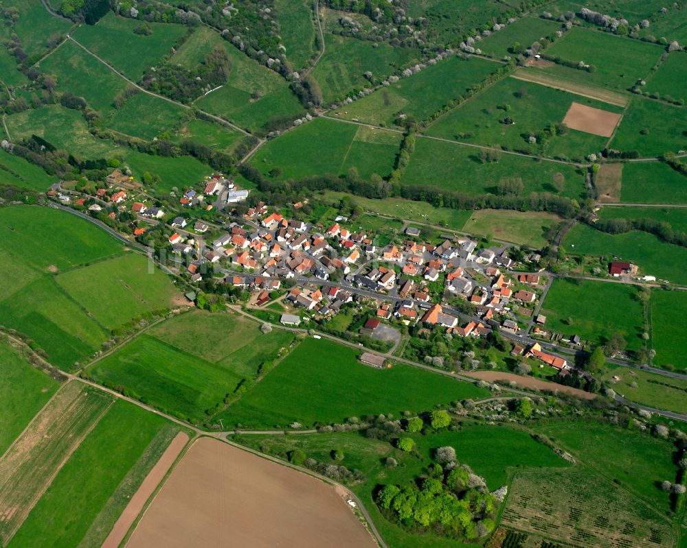 Busenborn von oben - Ortsansicht am Rande von landwirtschaftlichen Feldern in Busenborn im Bundesland Hessen, Deutschland