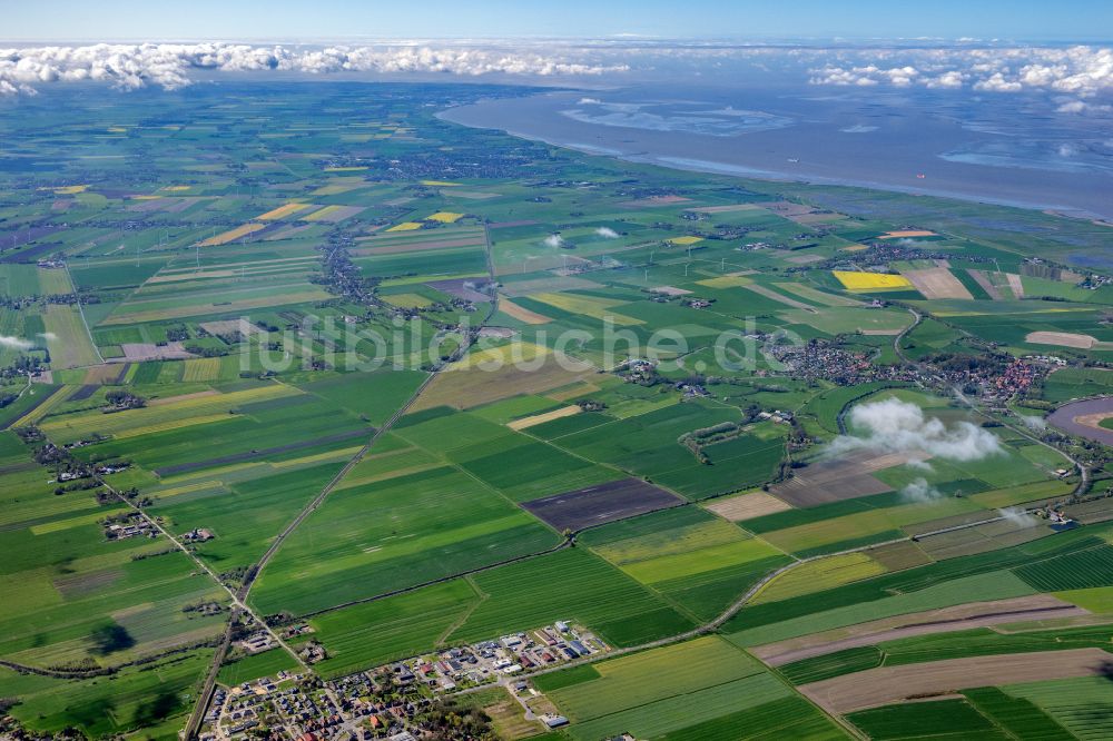 Luftbild Cadenberge - Ortsansicht am Rande von landwirtschaftlichen Feldern in Cadenberge im Bundesland Niedersachsen, Deutschland