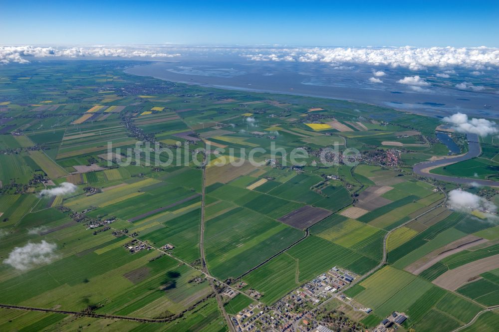 Cadenberge von oben - Ortsansicht am Rande von landwirtschaftlichen Feldern in Cadenberge im Bundesland Niedersachsen, Deutschland