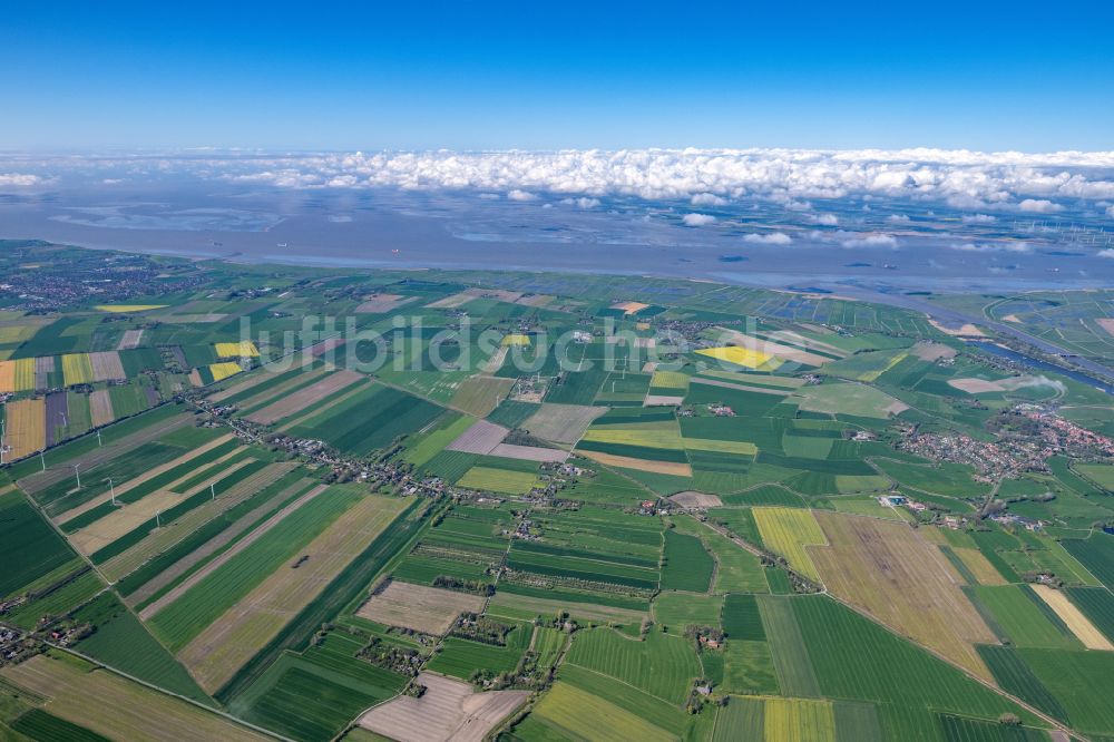 Luftbild Cadenberge - Ortsansicht am Rande von landwirtschaftlichen Feldern in Cadenberge im Bundesland Niedersachsen, Deutschland