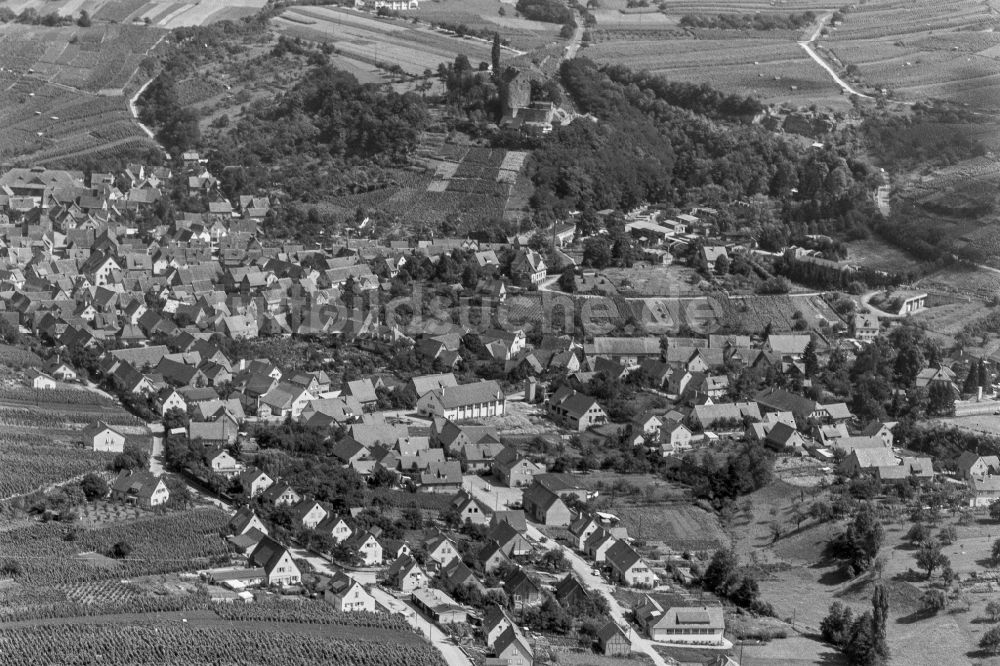 Cleebronn aus der Vogelperspektive: Ortsansicht am Rande von landwirtschaftlichen Feldern in Cleebronn im Bundesland Baden-Württemberg, Deutschland