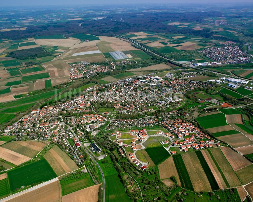 Cleversulzbach von oben - Ortsansicht am Rande von landwirtschaftlichen Feldern in Cleversulzbach im Bundesland Baden-Württemberg, Deutschland